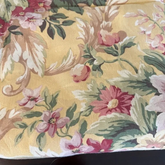 New Croscill Home Two( 2) Floral Pillow Shams Standard Size 27 x 21